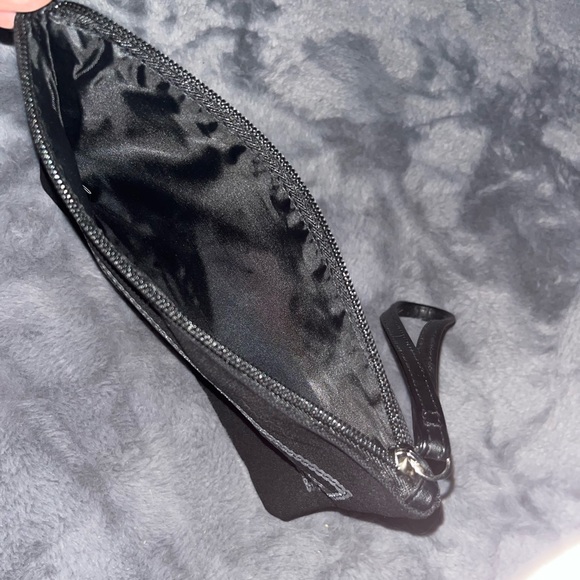 Victoria’s Secret makeup bag - Picture 3 of 3